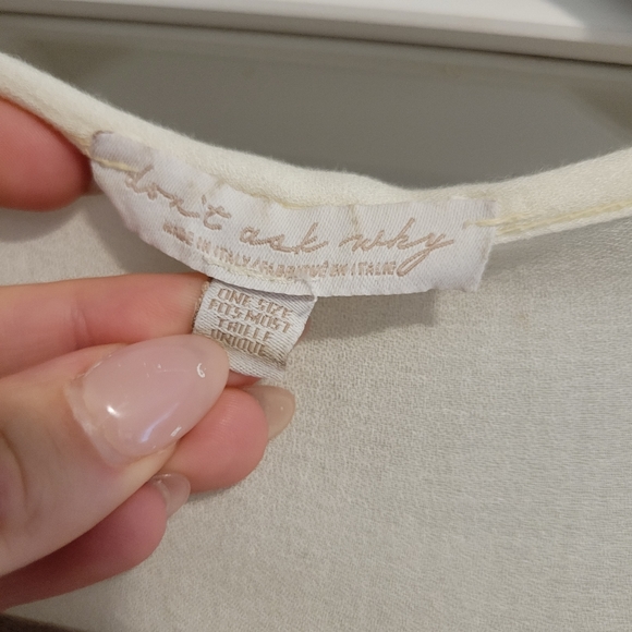 Soft button tie top - Picture 3 of 3